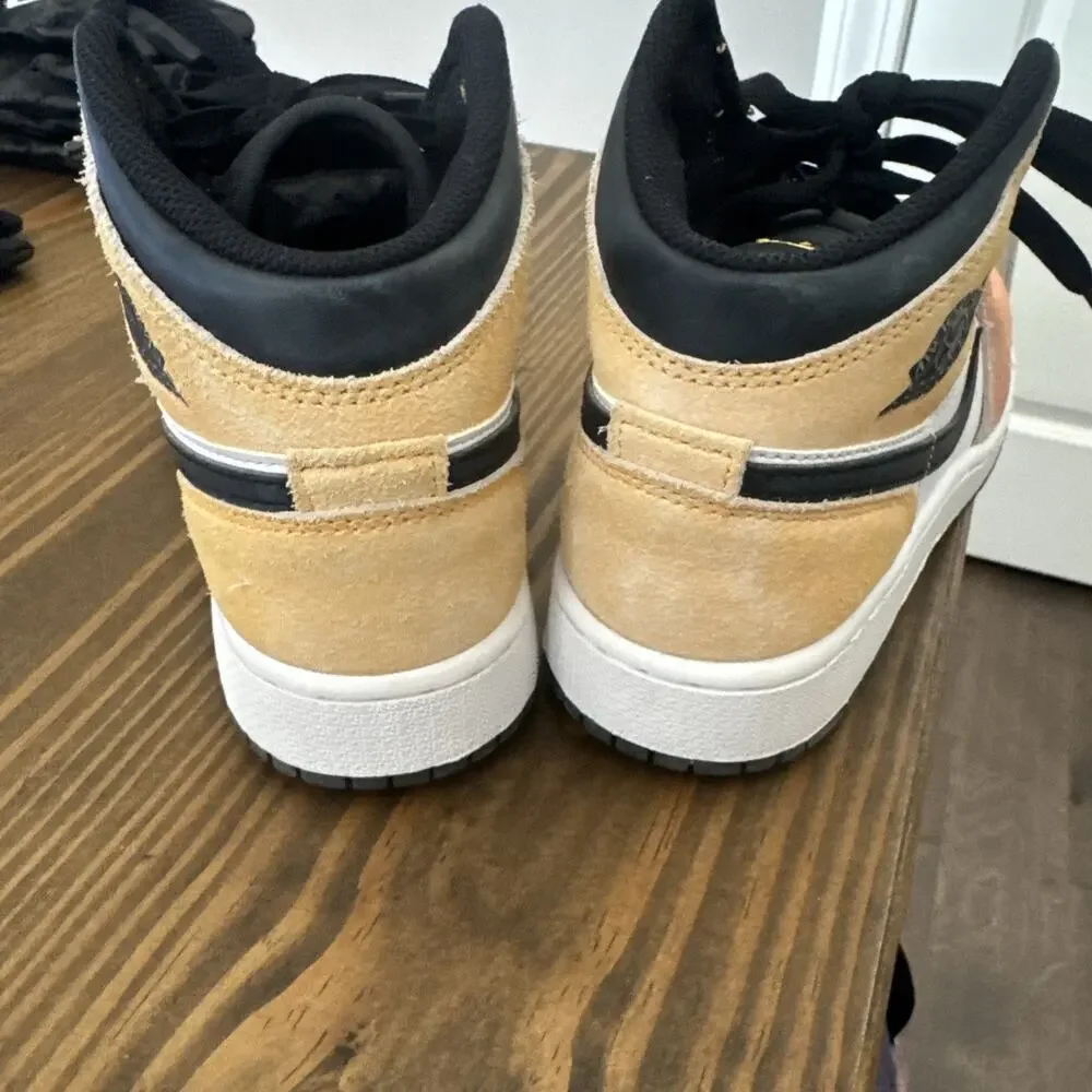 Jordan 1 mid SE Flight Club Grade School 3.5Y